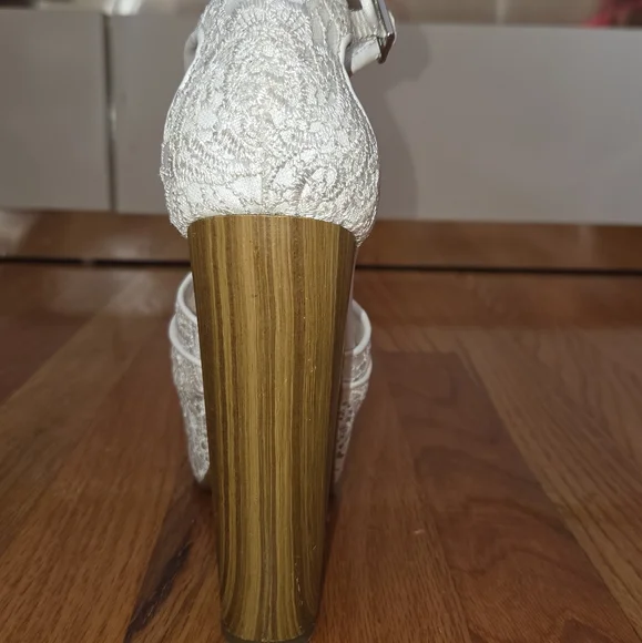 Jessica Simpson White Lace Platforms - Picture 8 of 14